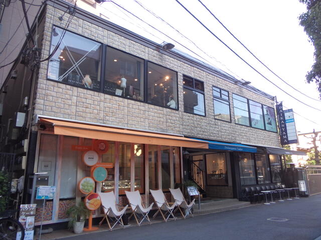 代官⼭駅徒歩5分　お洒落な人気エリア♪飲食店など入るテナントの一画！角部屋店舗